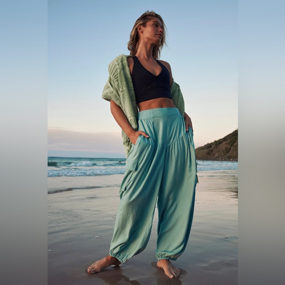 NWT FP Movement Final Stretch Pants in Aquifer